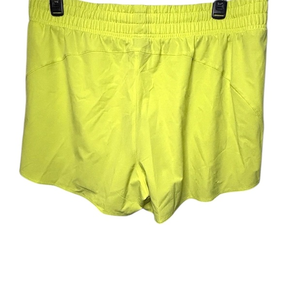 Under Armour Flex Woven Shorts Women’s 2XL Lime Yellow NWT Athletic Running - Picture 2 of 8